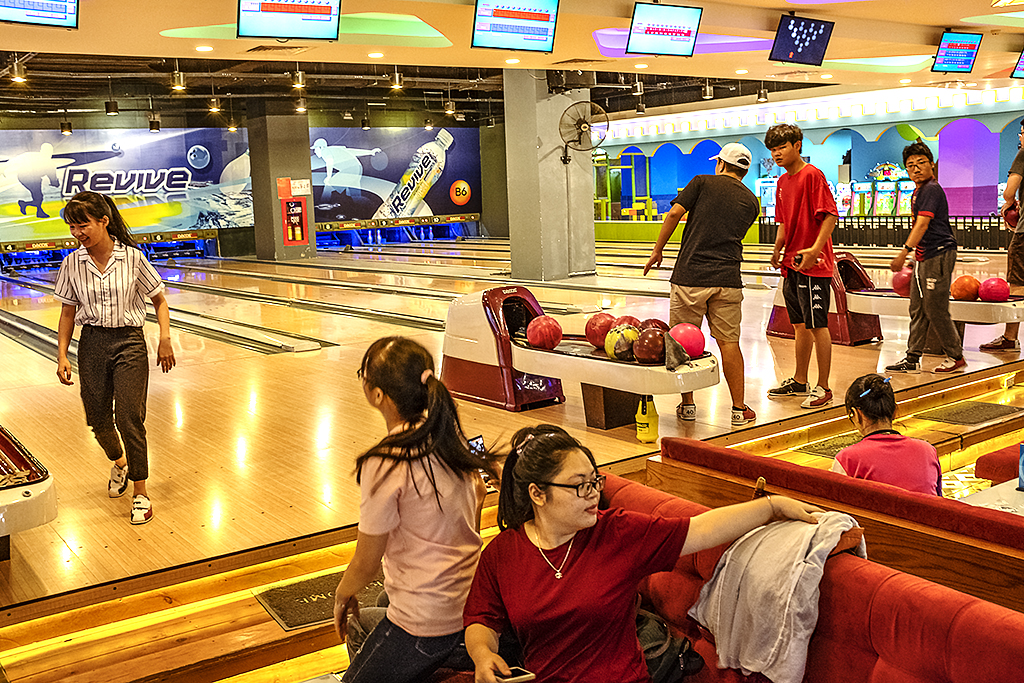 Bowling alley and amusement center at Van Hanh Mall--Saigon 2