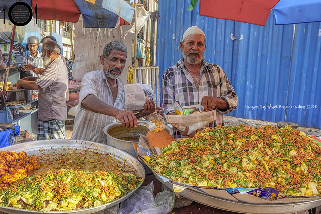 Mehndi bhai, Mehndi Chanabatatawala, Bori Mohalla, Bhendi Bazaar, Mumbai, Maharashtra - India | Ramzan Iftar Food 2019 | by Humayunn Niaz Ahmed Peerzaada