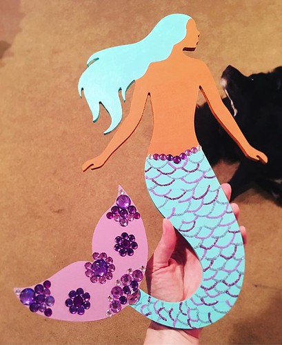 Starting to add some glitter for the fish scales (while Bear Cub grooms herself in the background). ‍♀