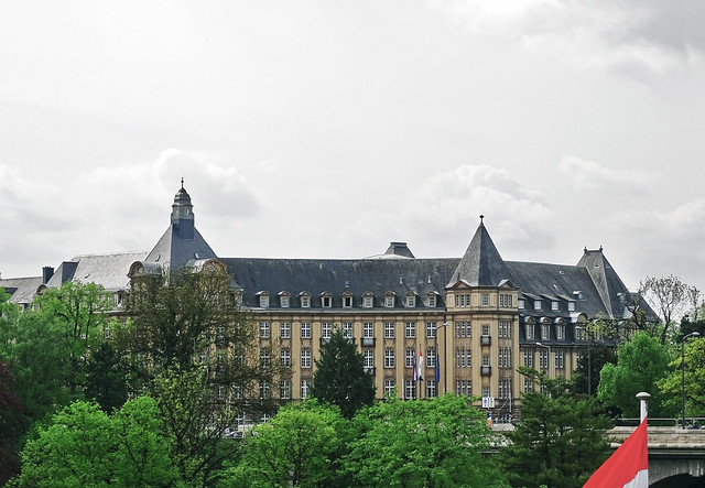 edificio Banca y Caja de Ahorros del Estado avenida de la Libertad Meseta Bourbon Ciudad de Luxemburgo