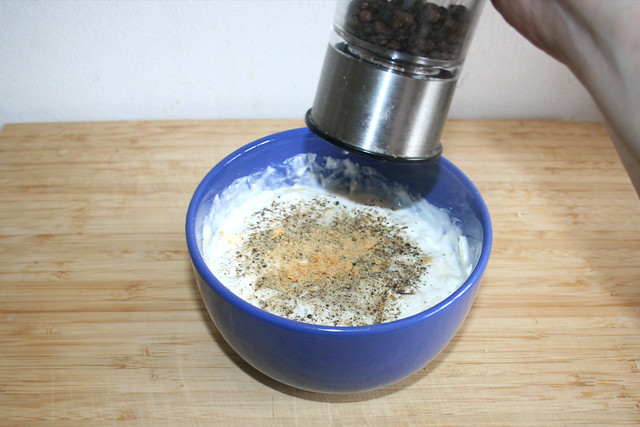 06 - Mit Salz, Pfeffer & Knoblauchgranulat abschmecken / Taste with salt, pepper & garlic powder
