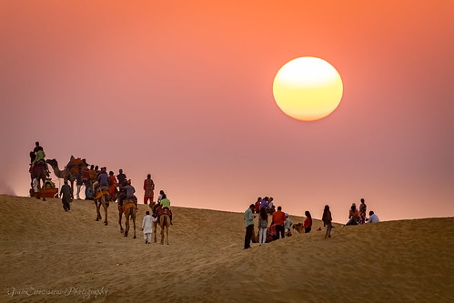 2018 india rajasthan gidzinska gidzinski grainconnoisseur jaisalmer camel camelridejaisalmer caravan people sunset sun desert thar 600mm