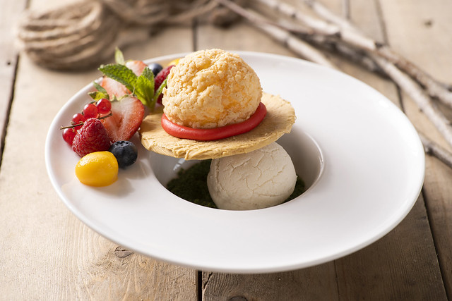 Luffy Crispy Puff with Cookies and Vanilla Ice-cream