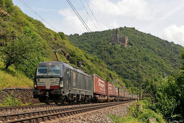 MRCE X4 E 700 mit Gruber-Zug bei Wellmich, 22.06.2019