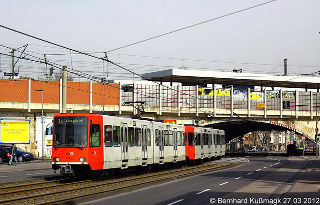 Europa, Deutschland,  Nordrhein-Westfalen, Köln, Ehrenfeld, Ehrenfeldgürtel Ecke Stammstraße, am S-Bahnhof Ehrenfeld