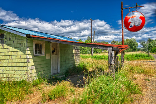 Abandoned Union 76 Gass Station