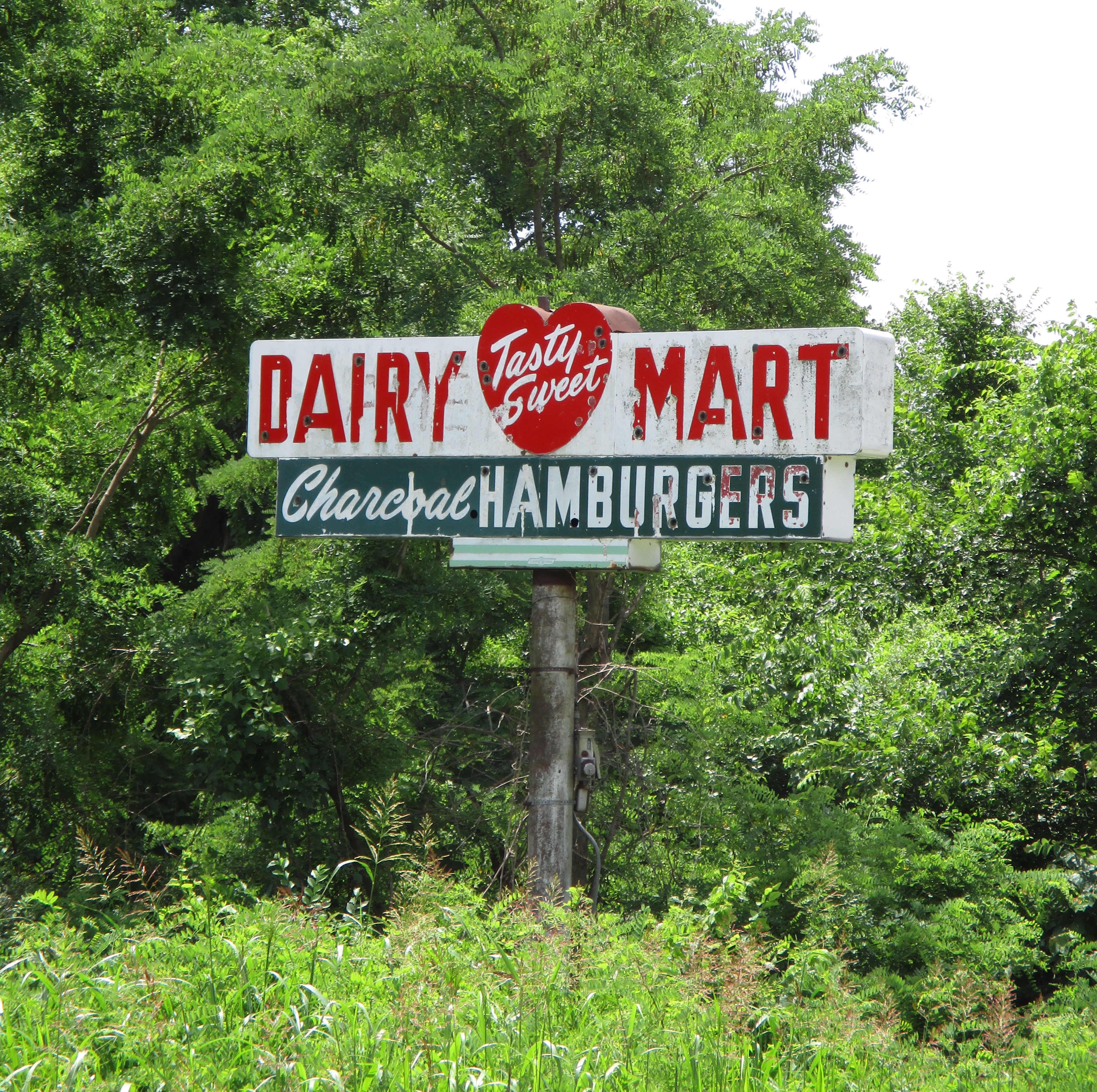Dairy Mart - Prue, Oklahoma U.S.A. - June 18, 2019