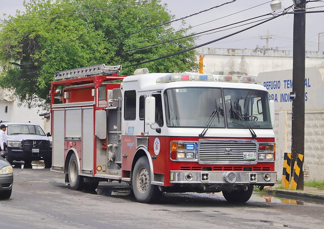 American LaFrance Firetruck in Nuevo Laredo 3.5.2019 0650