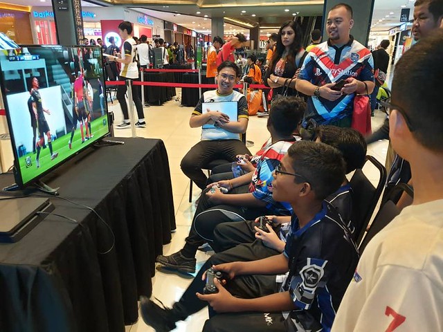 Pemain Bawah Umur 12 Tahun Menunjukkan Kemahiran Mereka Menerusi Permainan Video Popular Fifa 2019