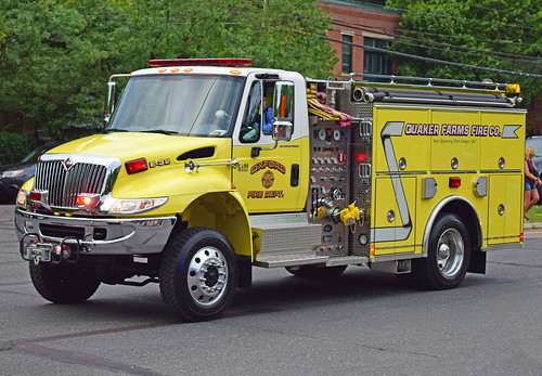beacon falls ct parade fire truck international pumper quaker oxford farms engine
