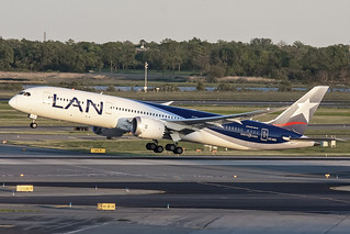 CC-BGI - LATAM Airlines - Boeing 787-9