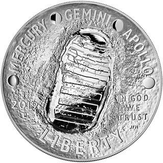 2019-apollo-11-50th-anniversary-commemorative-five-ounce-proof-silver-dollar-obverse