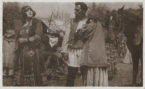 Italia Almirante Manzini and Amleto Novelli in Zingari (1920)