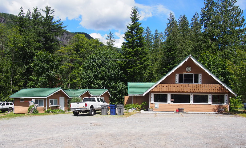 Mount Index Cafe & Lounge: Used to have a <a href="https://www.flickr.com/photos/105592384@N07/14298461220">brewery and distillery</a>.