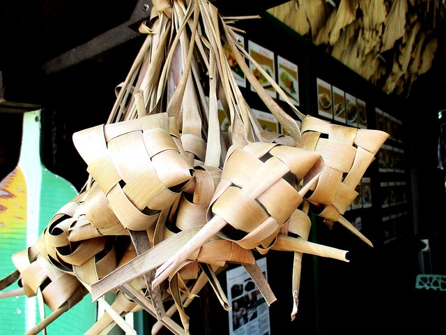 Payung, ketupat