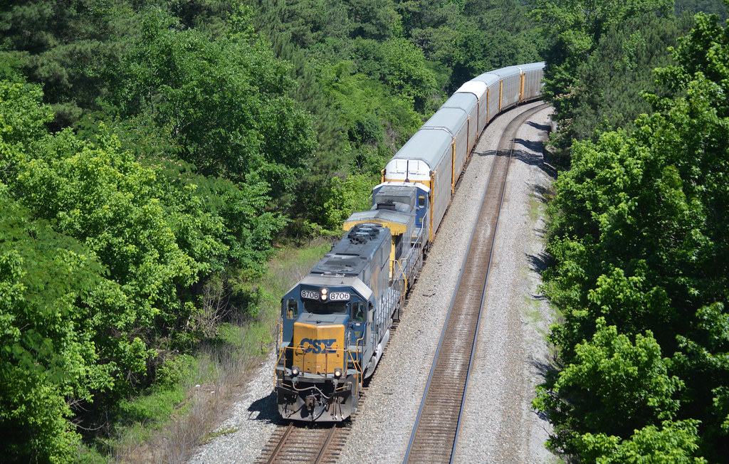 CSXT SD60 8706 | CSXT Southbound Vehicle Train Q235 passes t… | Flickr