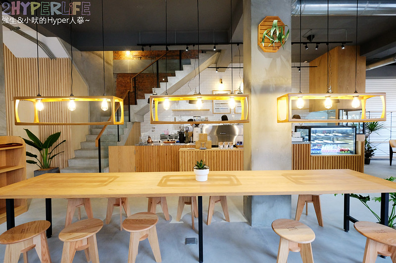 日本團隊打造台中質感複合式咖啡廳Zeller Coffee&#038;Japancart即將開幕啦，以青之果醬製作的期間限定甜點必拍！也有日本直送設計品牌用品可選購喔～ @強生與小吠的Hyper人蔘~