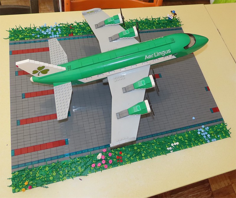 Un avion de ligne Lego 48213434961_07ee05b475_c