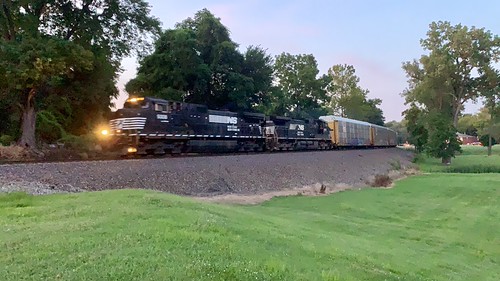 20190706_NS_IL_Belleville_N2ndSt_p by GatewayRail, A short holiday weekend westbound Norfolk Southern train 239 (daily Georgetown, KY Toyota plant to K