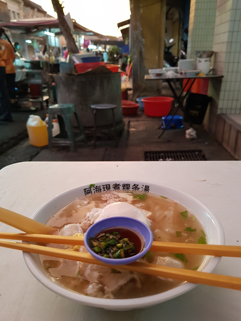 猪肉粉 Pork Noodle rm$6 @ 阿海现煮粿條汤 Ah Hai Koay Teow Thng at Lebuh Kimberley, Georgetown Penang