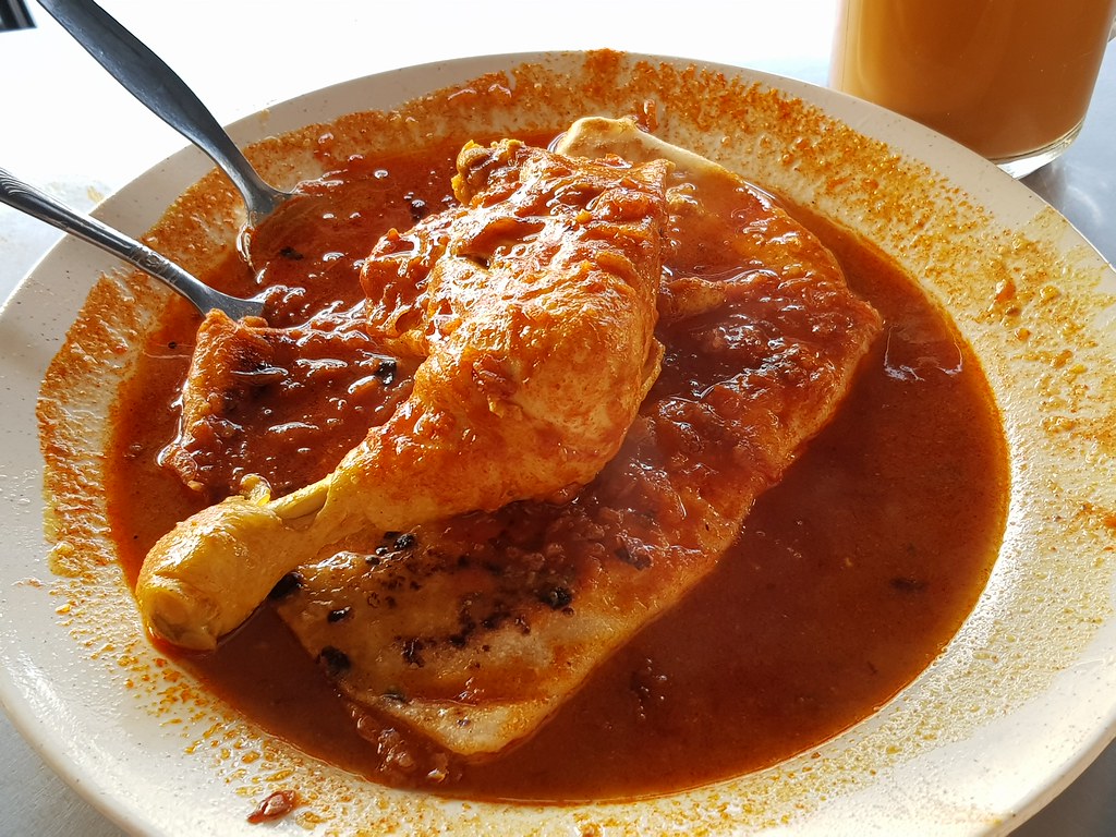淹没印度煎饼配鸡腿 Roti Canai banjir w/Chicken drumstick rm$8 & 拉茶 Teh Tarik rm$1.20 @ Transfer Road Roti Canai, Georgetown Penang