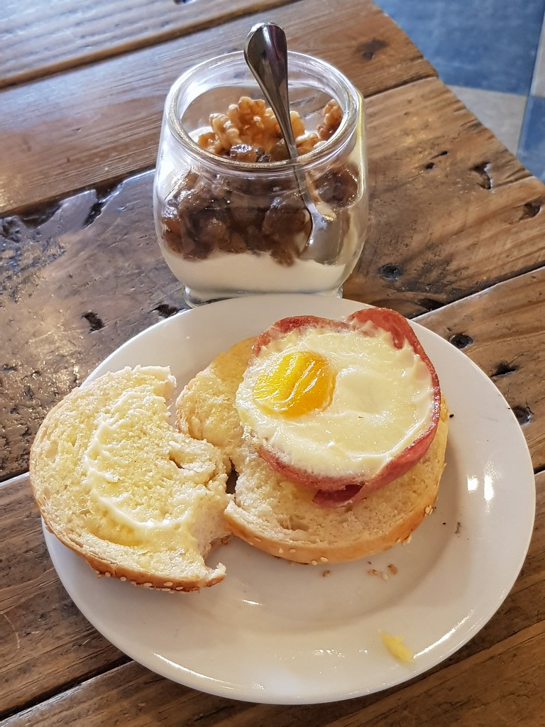 培根和鸡蛋百吉饼 Bacon & Egg Bagel rm$13 @ The Mugshot Cafe at Chulia Street, Georgetown Penang