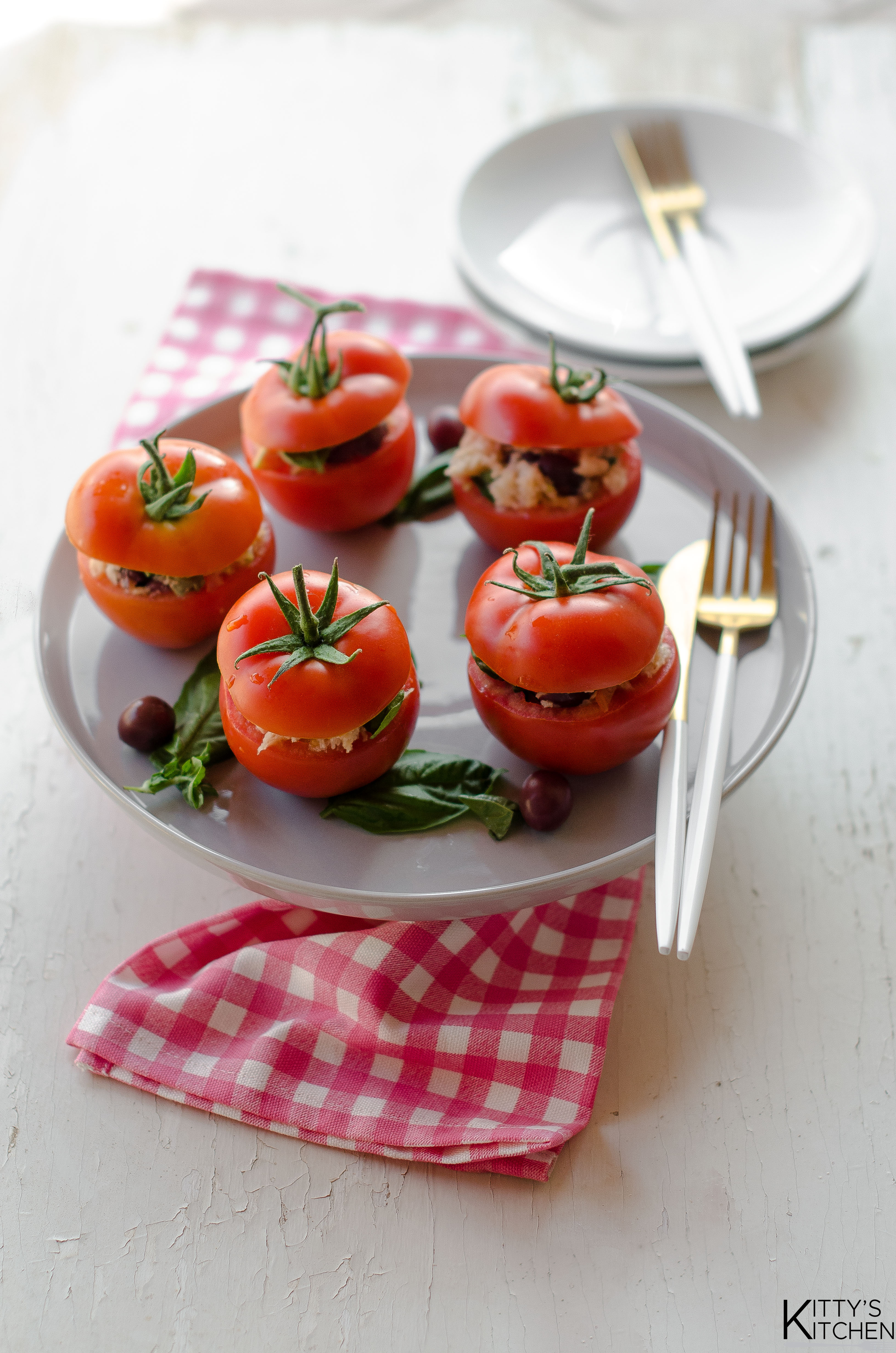 pomodori ripieni di panzanella, capperi e olive