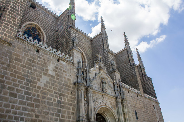 portada exterior y contrafuertes iglesia Monasterio de San Juan de los Reyes Toledo