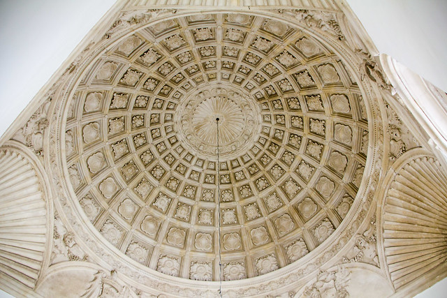 techo circular boveda con casetones y flores Claustro Monasterio San Juan de los Reyes Toledo