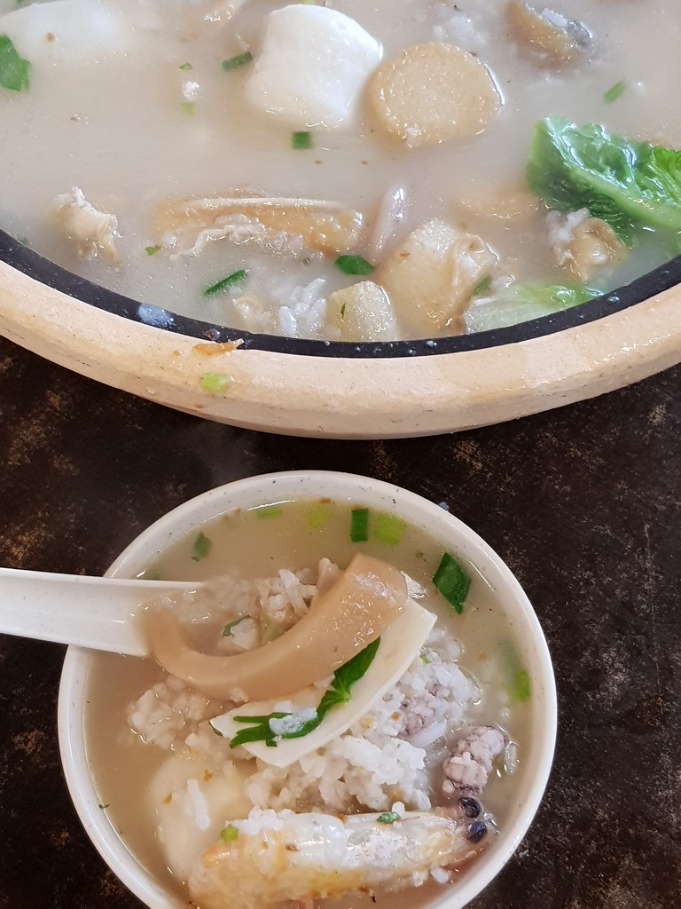 瓦煲海鲜煲(中) Claypot Seafood Porridge(M) rm$55 @ 高渊(利l猪肉粉及海鲜粥餐馆 estaurant Lye Lee in Bayan Lepas, Penang