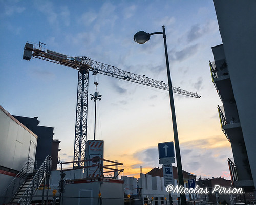 Logements sociaux Bruxelles Sunset by Nicolas Pirson photographer, Construction de26 logements sociaux à 1080 Bruxelles - Molenbeek Saint Jean.. Chemtrails & chemt