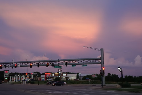 coralvilleiowa sunset street crosssection trafficlights purplesunset 2019 sonyrx100v