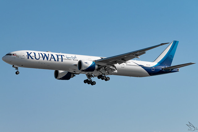 Kuwait Airways - Boeing 777-369(ER) / 9K-AOH @ Manila