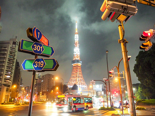 bus rain tokyo tokyotower roppongi 東京タワー rainyseason akabanebashi 赤羽橋 nightview 夜景 都バス