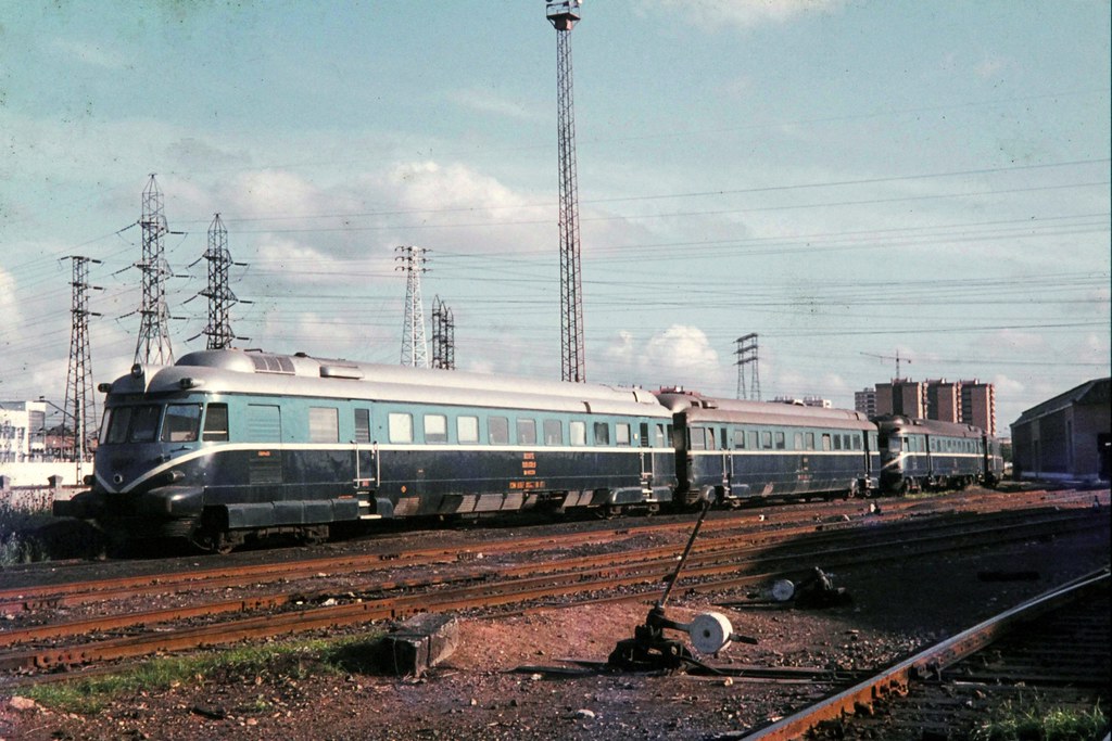 PHOTO RENFE Spanish Railways Co-Co Diesel Locomotive 1919 at Segorbe in 1966 