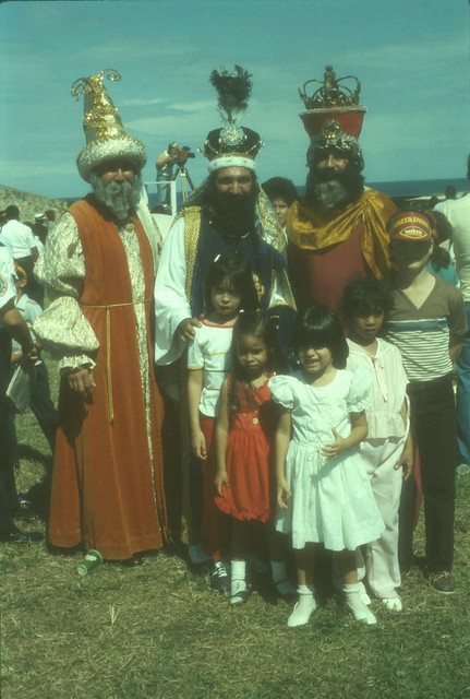RW526--Men in costume of Three Kings, children