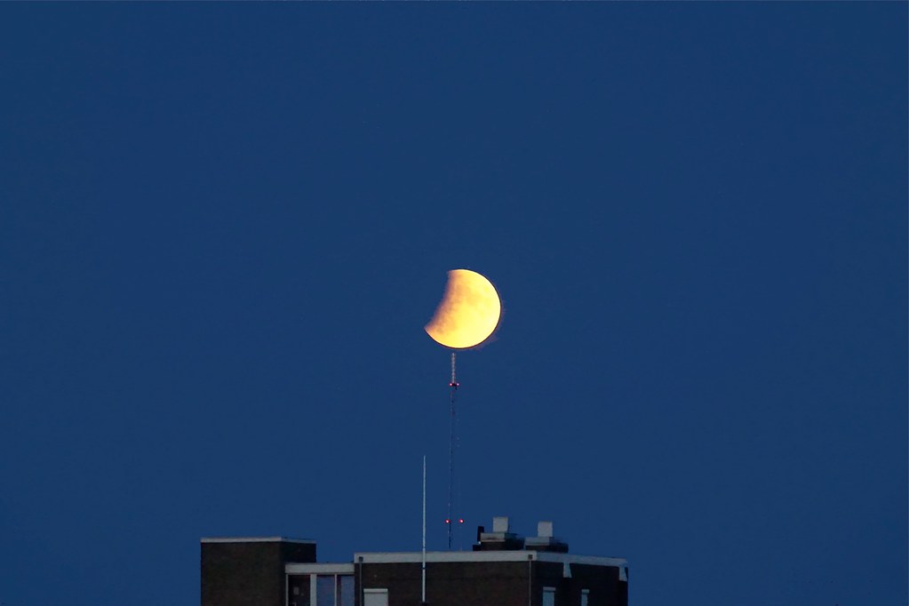 Gedeeltelijke maansverduistering Den Haag