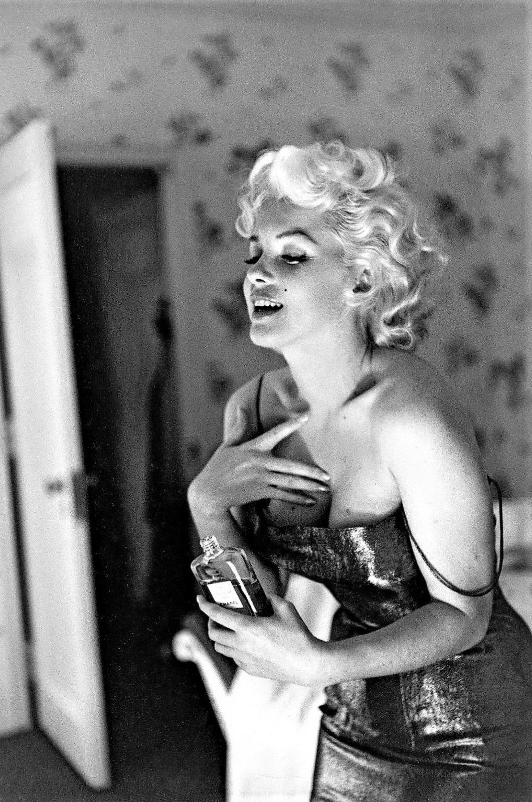 Marilyn Monroe Five Drops No 5″ 1955
