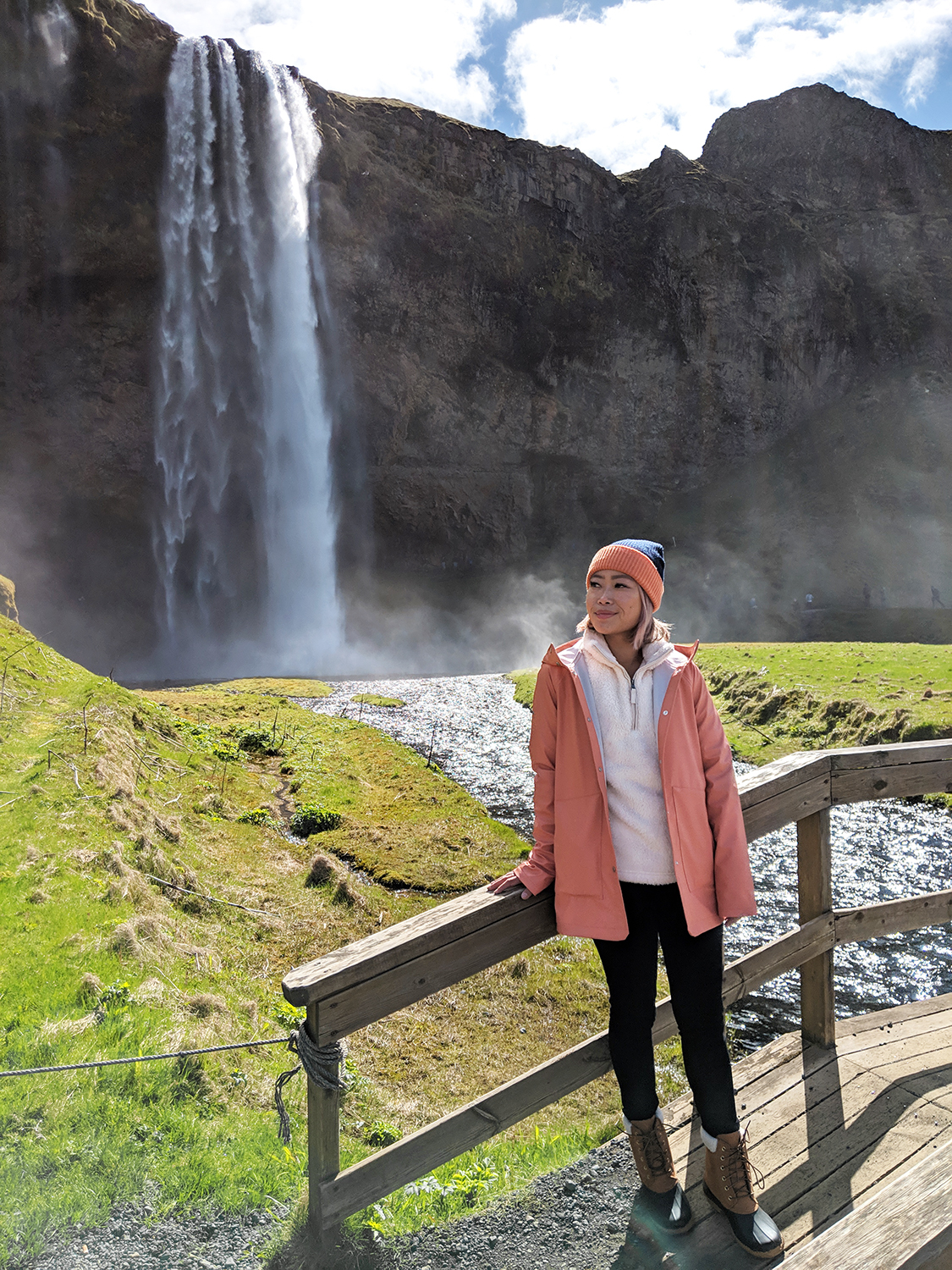 05iceland-vik-seljalandsfoss-waterfall-travel-style