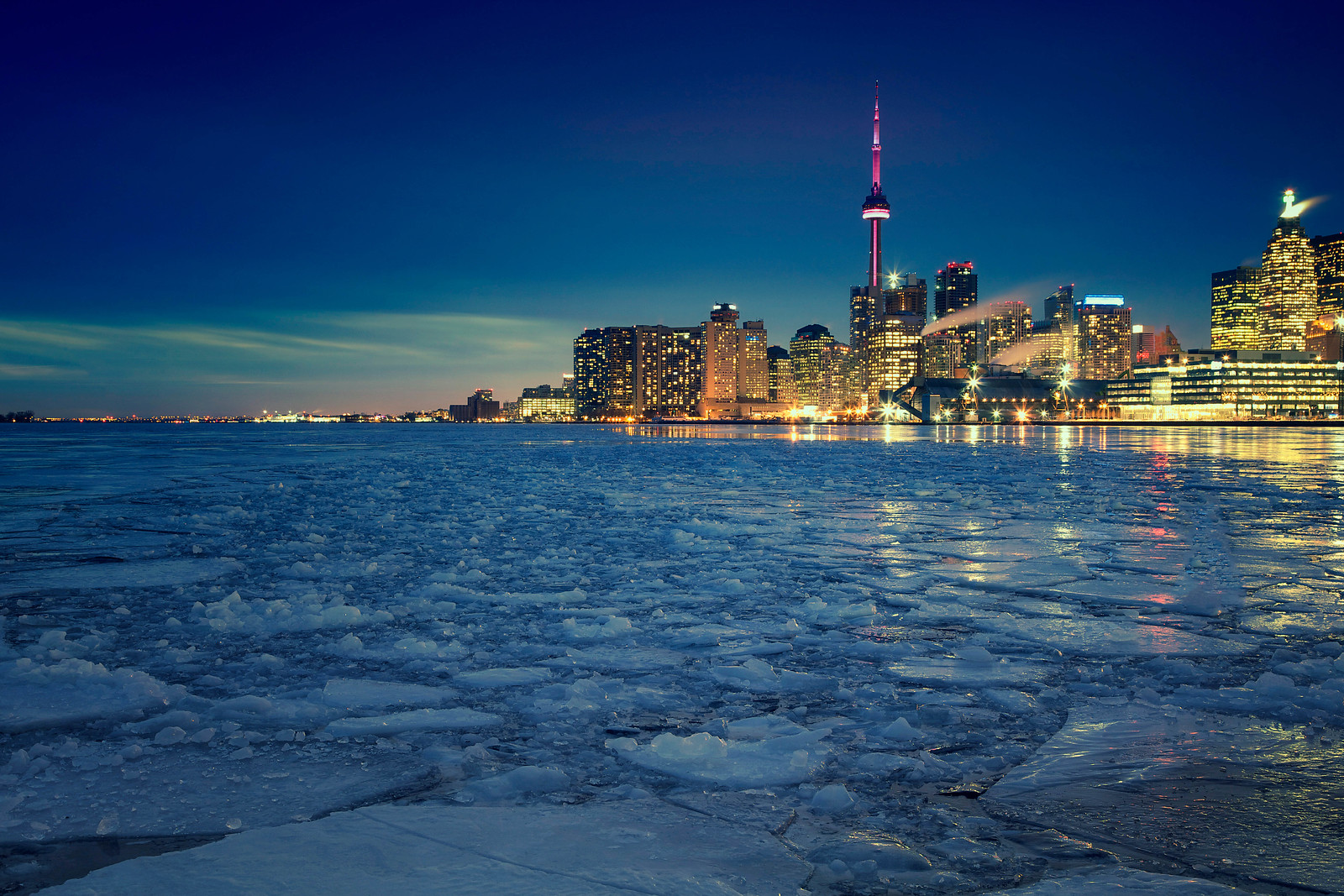 Toronto skyline in winter - the best time to visit Toronto