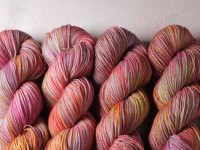 Favourite Sock – pure Merino 4 ply/fingering weight wool superwash hand dyed yarn 100g – Vintage Rose