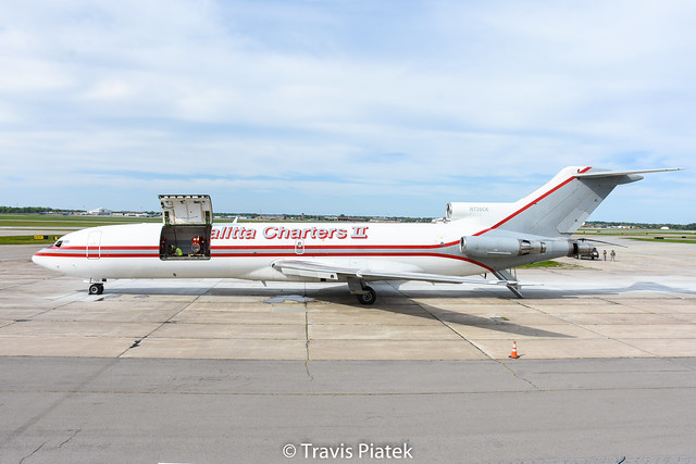 Kalitta Charters II –   Boeing 727-2M7(Adv)(F) N726CK @ Niagara Falls