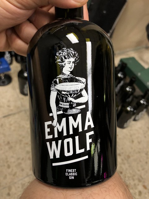 siebdruck runddruck auf flaschen für emma wolf, mannheim upsears gin, heidelberg