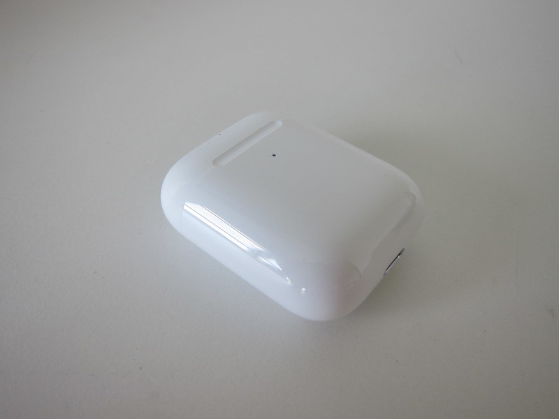 Apple AirPods (2019) With Wireless Charging Case