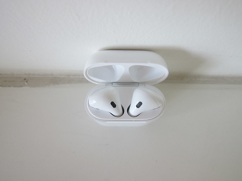 Apple AirPods (2019) With Wireless Charging Case - Top Open