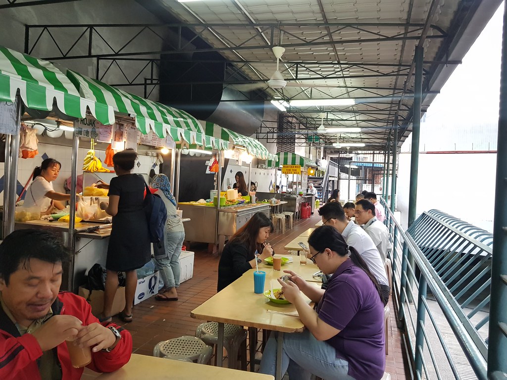 咖喱(鸡)面 Curry Mee rm$7 & 奶茶 TehC rm$1.40 @ Chun Kee at Genting/Cosway Hawkers Lane at Jalan Raja Chulan, Kuala Lumpur