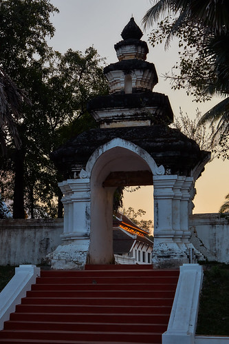 luangprabang laos 2019 sunset temple gate templegate buddhism buddhisttemple
