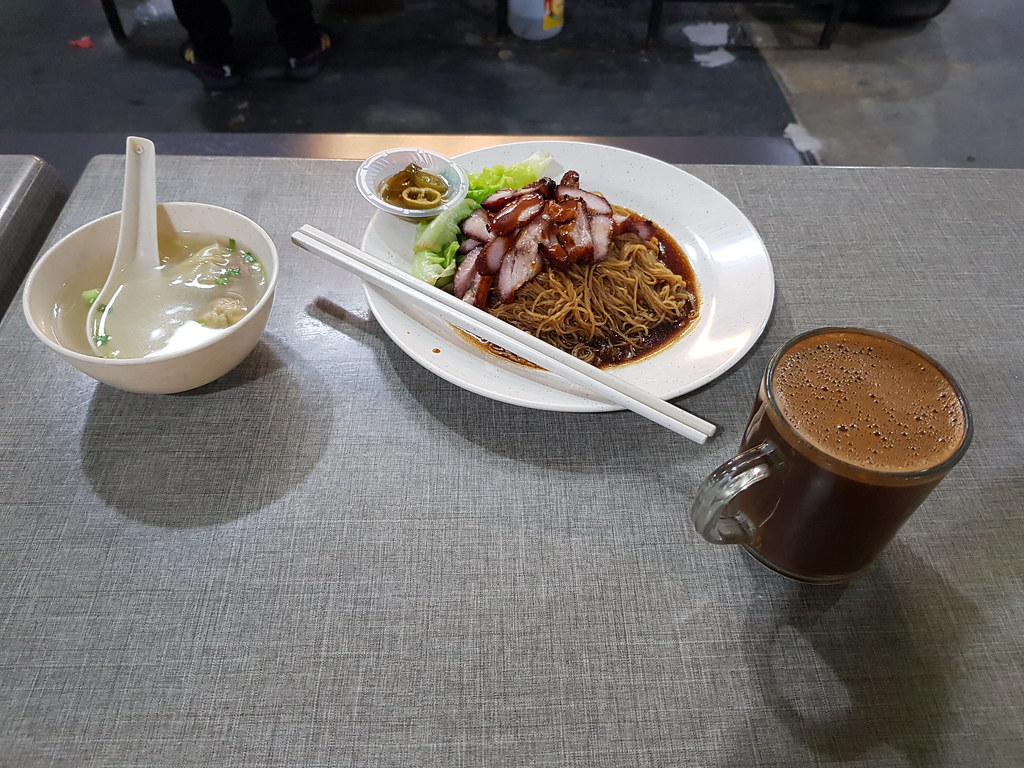 叉烧云吞面 Charsiew Wan Ton Mee rm$7.50 & 海南茶 Hailam Cha rm$1.80 @ 权威菜园鸡饭叉烧云吞面 Kuen Wai Ipoh Farm Chicken and BBQ Pork WanTan Mee in ICC Pudu Kuala Lumpur