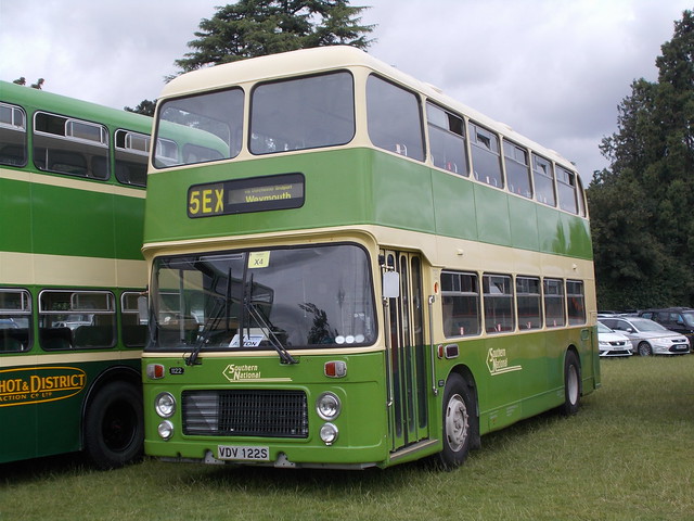Southern National 1122 in Anstey Park