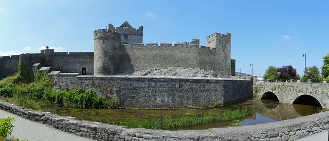 exterior Castillo de Cahir Condado de Tipperary Republica de Irlanda panorámica02